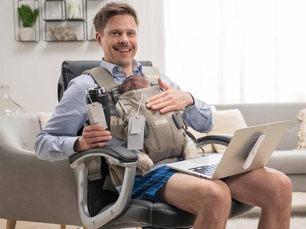 Man with laptop L